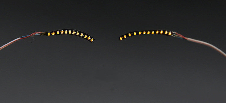 Freak in the Dark Sexy Eyelash Lamp